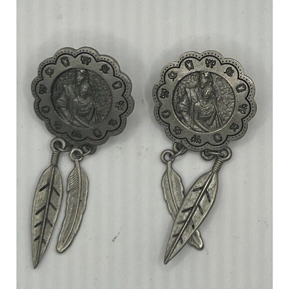Disney‎ Rare Pocahontas Pewter Oval & Feather Dangle Earrings Oops Daisy John - Picture 1 of 4